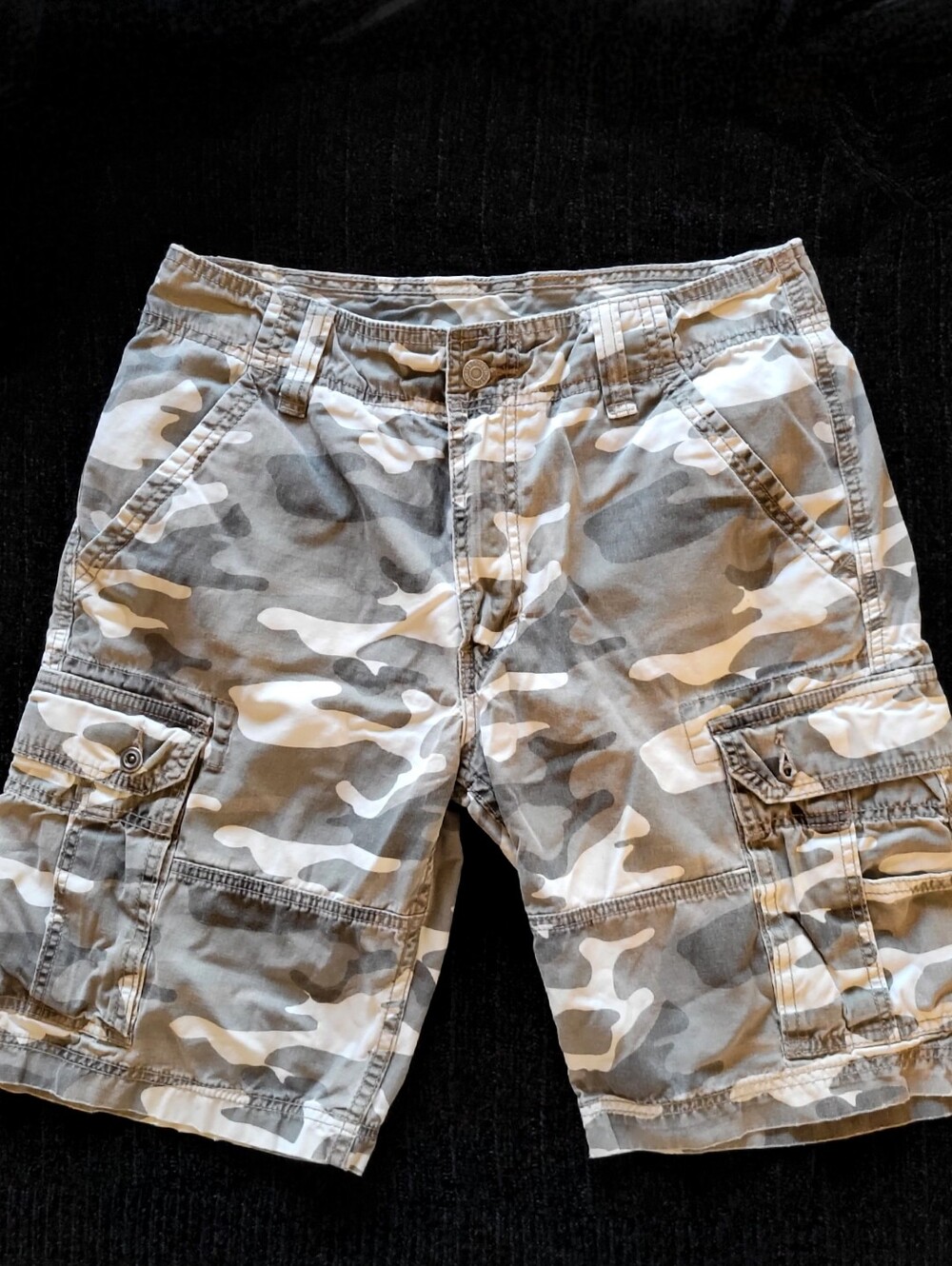 Levi's Men's Gray Camo Utility Cargo Shorts Size 32 100% Cotton